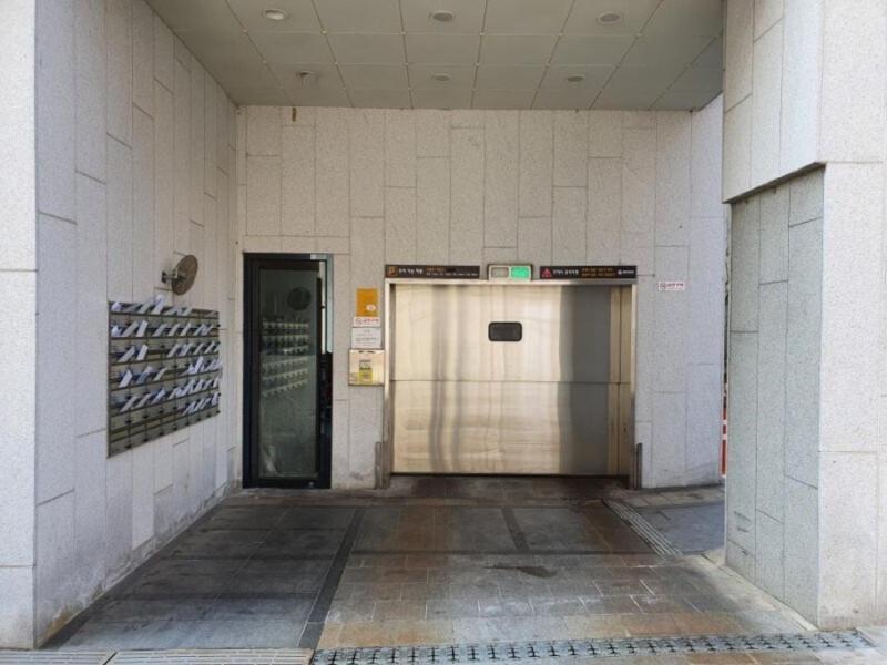 Deluxe Gangnam Modern High-rise Coex Apartment